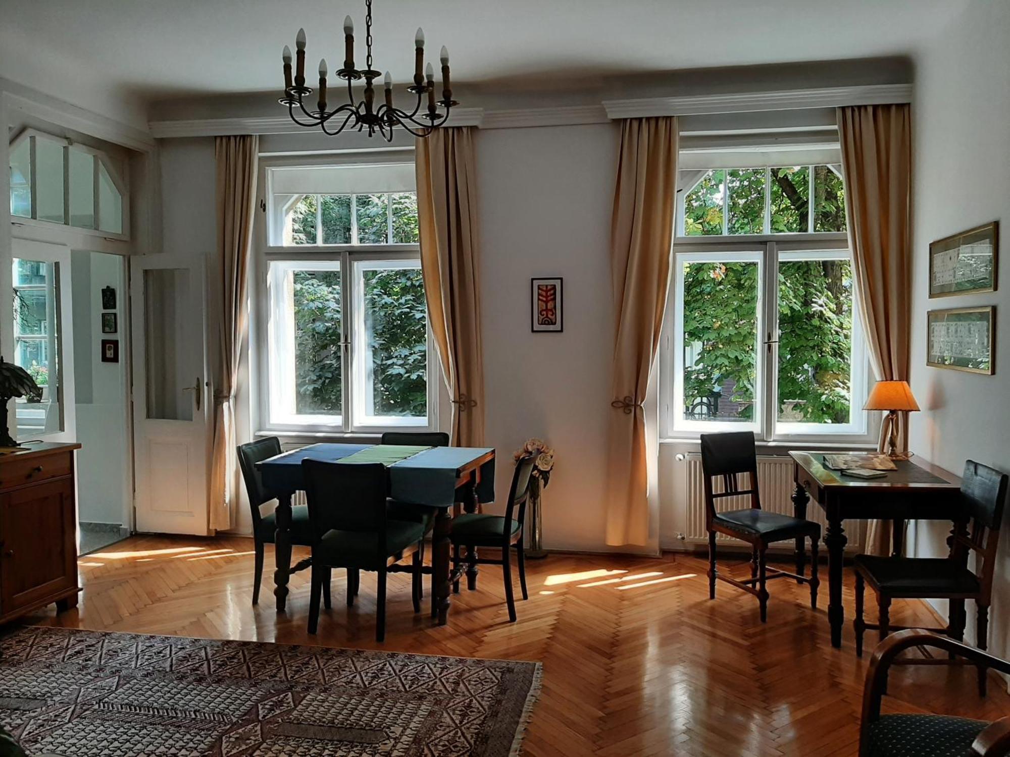 Apartment Boutique With Parking *
