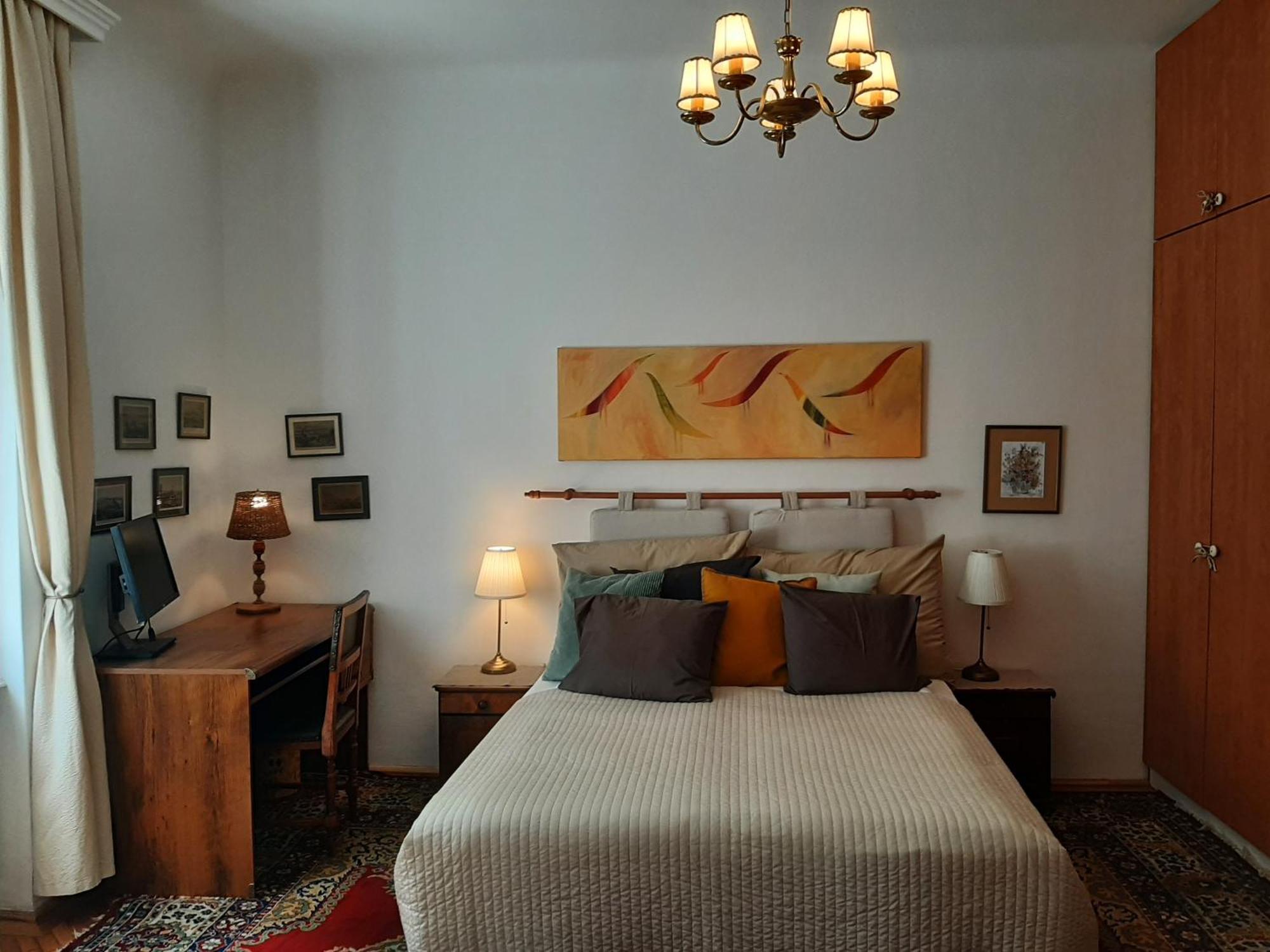 Apartment Boutique With Parking *